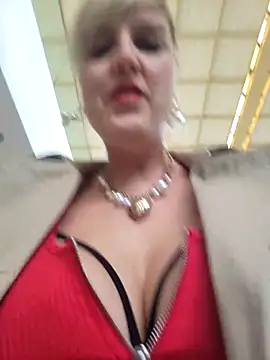 Snapshot of Sexybiene969 chatting on 10.19.25 Sexybiene969 online show from 10.19.25