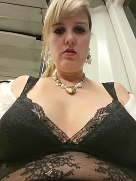 Snapshot of Sexybiene969 chatting on 11.14.25 Sexybiene969 online show from 11.14.25