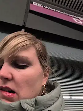 Snapshot of Sexybiene969 chatting on 11.25.25 Sexybiene969 online show from 11.25.25