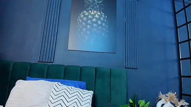 scarlet edwars online show from 04.17.26