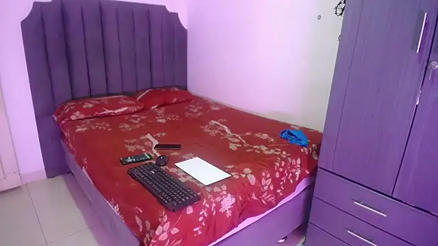 moree Queen online show from 09.20.25