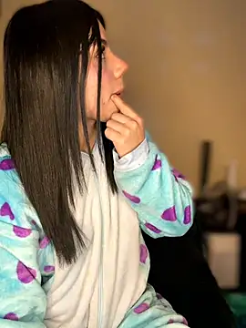 Laura-Khalifa online show from 03.21.26