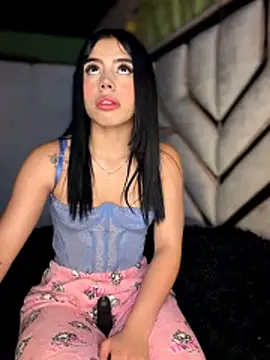 Laura-Khalifa online show from 05.15.26