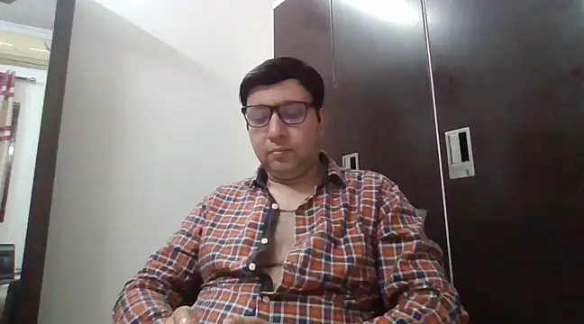 Snapshot of innocentboy1987 chatting on 03.17.25 innocentboy1987 online show from 03.17.25