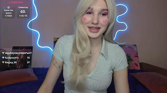 Snapshot of EvelinaLuu chatting on 02.28.25 EvelinaLuu online show from 02.28.25