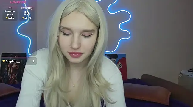 Snapshot of EvelinaLuu chatting on 03.07.25 EvelinaLuu online show from 03.07.25