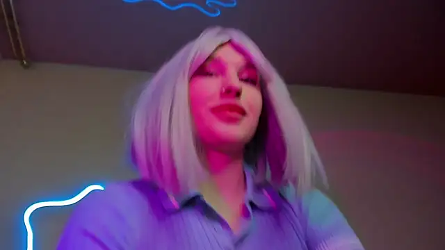 Snapshot of EvelinaLuu chatting on 03.23.25 EvelinaLuu online show from 03.23.25