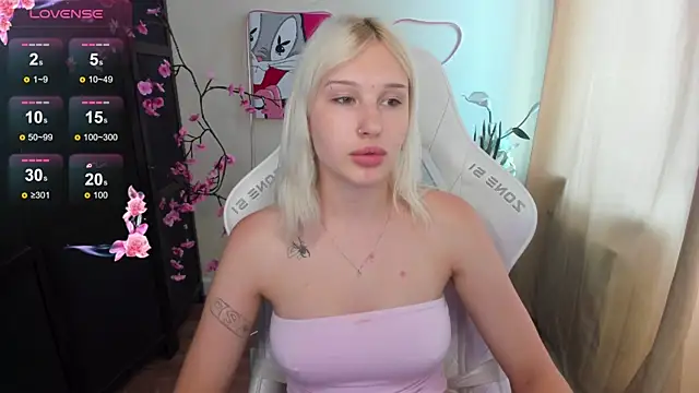 EvelinaLuu online show from 06.25.26