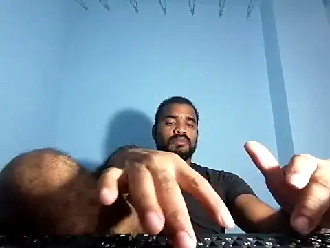 Snapshot of YOX22 chatting on 03.03.25 YOX22 online show from 03.03.25