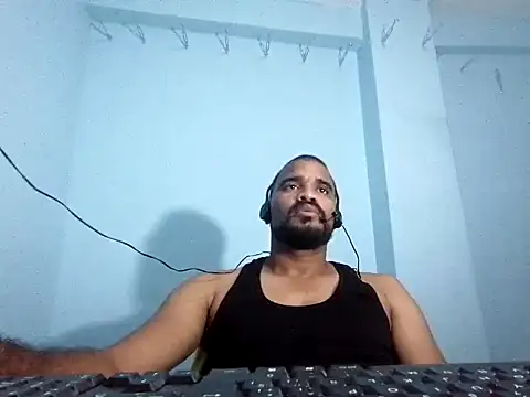 Snapshot of YOX22 chatting on 03.13.25 YOX22 online show from 03.13.25