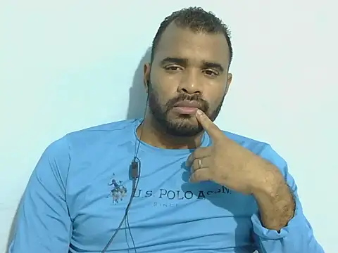 Snapshot of YOX22 chatting on 09.19.25 YOX22 online show from 09.19.25