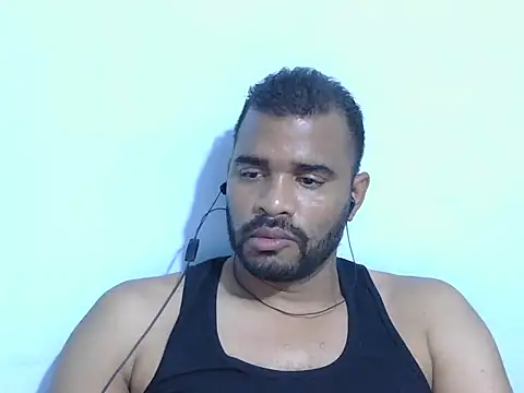 Snapshot of YOX22 chatting on 09.20.25 YOX22 online show from 09.20.25