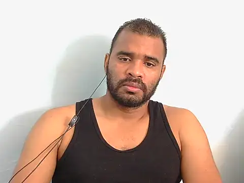 Snapshot of YOX22 chatting on 09.25.25 YOX22 online show from 09.25.25