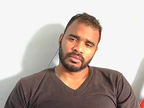 Snapshot of YOX22 chatting on 09.29.25 YOX22 online show from 09.29.25