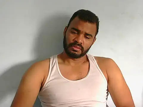 Snapshot of YOX22 chatting on 10.01.25 YOX22 online show from 10.01.25