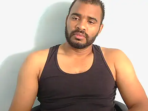 Snapshot of YOX22 chatting on 10.02.25 YOX22 online show from 10.02.25