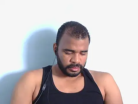 Snapshot of YOX22 chatting on 10.06.25 YOX22 online show from 10.06.25