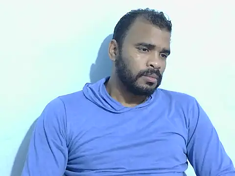 Snapshot of YOX22 chatting on 10.12.25 YOX22 online show from 10.12.25