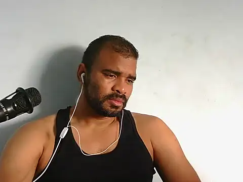 Snapshot of YOX22 chatting on 11.27.25 YOX22 online show from 11.27.25