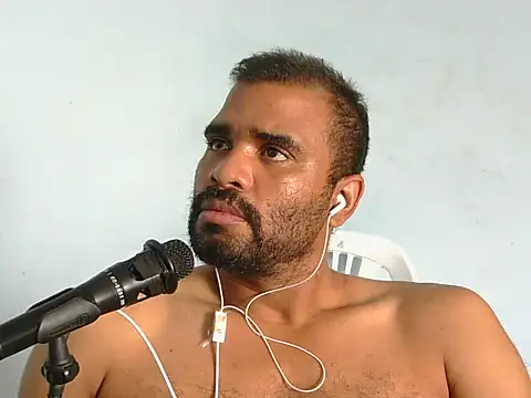 Snapshot of YOX22 chatting on 03.08.26 YOX22 online show from 03.08.26