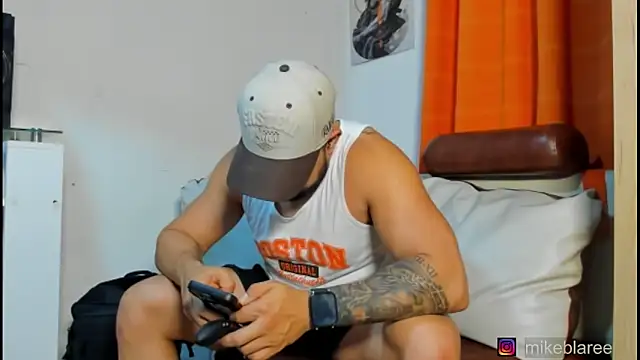 Snapshot of mikeblaree chatting on 02.09.26 mikeblaree online show from 02.09.26