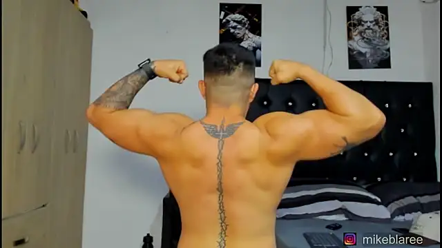 Snapshot of mikeblaree chatting on 02.11.26 mikeblaree online show from 02.11.26