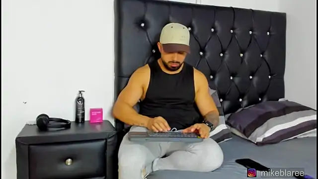 Snapshot of mikeblaree chatting on 02.12.26 mikeblaree online show from 02.12.26