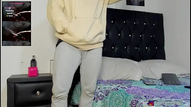 Snapshot of mikeblaree chatting on 03.04.26 mikeblaree online show from 03.04.26