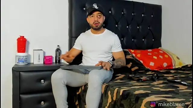 Snapshot of mikeblaree chatting on 03.13.26 mikeblaree online show from 03.13.26