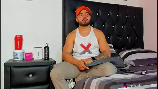 Snapshot of mikeblaree chatting on 03.14.26 mikeblaree online show from 03.14.26