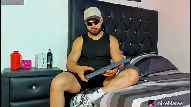 Snapshot of mikeblaree chatting on 03.16.26 mikeblaree online show from 03.16.26