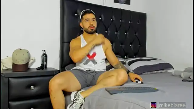 Snapshot of mikeblaree chatting on 03.17.26 mikeblaree online show from 03.17.26