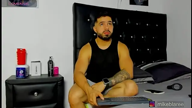 Snapshot of mikeblaree chatting on 03.21.26 mikeblaree online show from 03.21.26