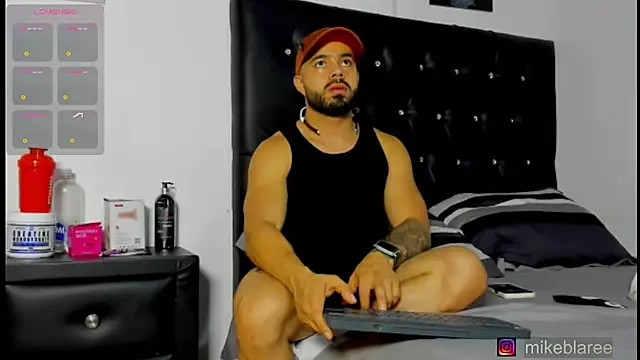 Snapshot of mikeblaree chatting on 03.24.26 mikeblaree online show from 03.24.26