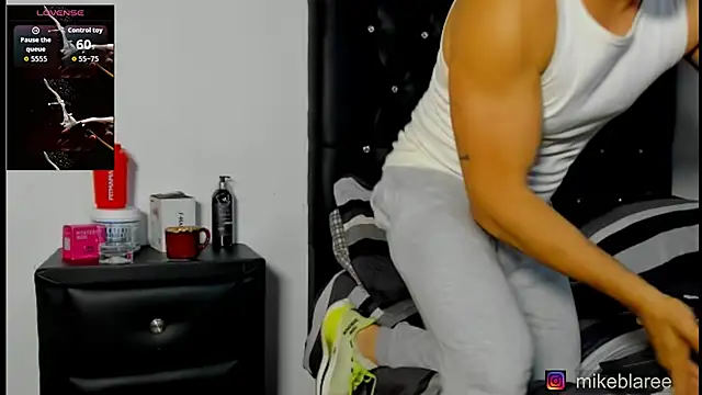 Snapshot of mikeblaree chatting on 03.26.26 mikeblaree online show from 03.26.26