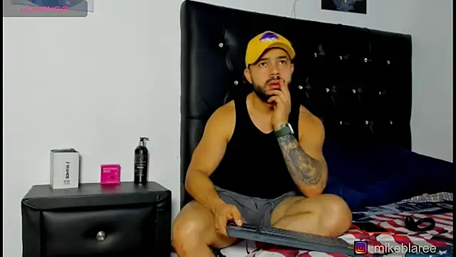 Snapshot of mikeblaree chatting on 03.30.26 mikeblaree online show from 03.30.26