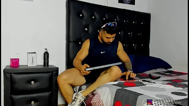 Snapshot of mikeblaree chatting on 04.04.26 mikeblaree online show from 04.04.26