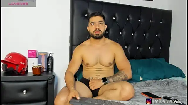 Snapshot of mikeblaree chatting on 04.14.26 mikeblaree online show from 04.14.26