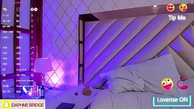 Snapshot of daphneebridge chatting on 09.28.25 daphneebridge online show from 09.28.25