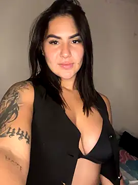 Snapshot of GISSALEXX chatting on 10.28.25 GISSALEXX online show from 10.28.25