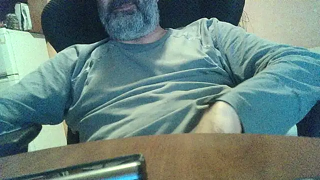 Snapshot of lanata chatting on 04.18.26 lanata online show from 04.18.26