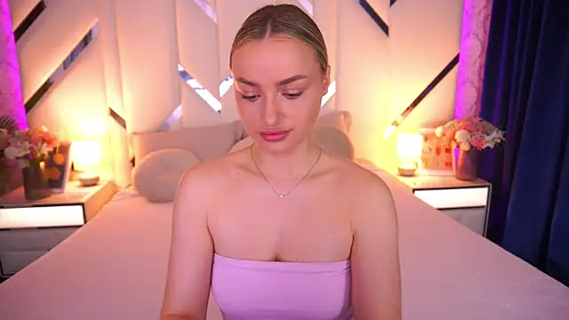 LindsieGreyy online show from 06.08.26