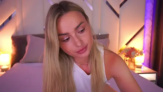 LindsieGreyy online show from 07.11.26