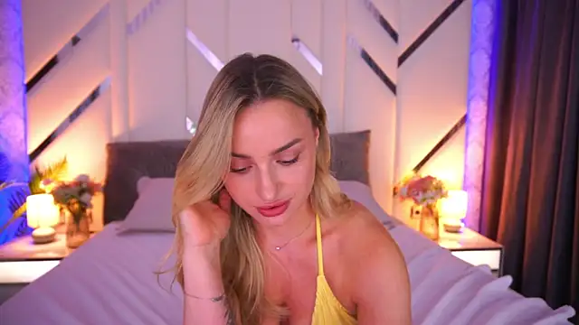 LindsieGreyy online show from 07.28.26