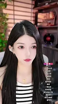 Snapshot of vv-77 chatting on 10.18.25 vv-77 online show from 10.18.25