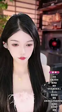 Snapshot of vv-77 chatting on 10.20.25 vv-77 online show from 10.20.25