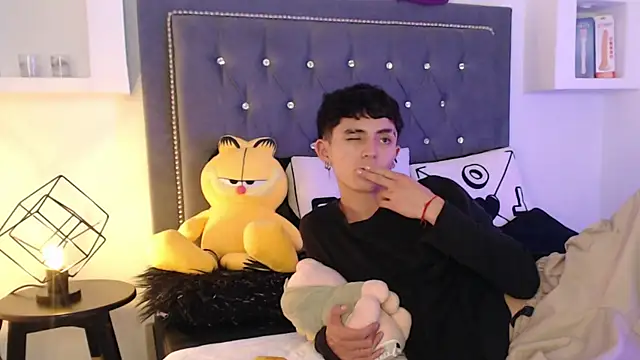 MaikyCooper online show from 03.19.25