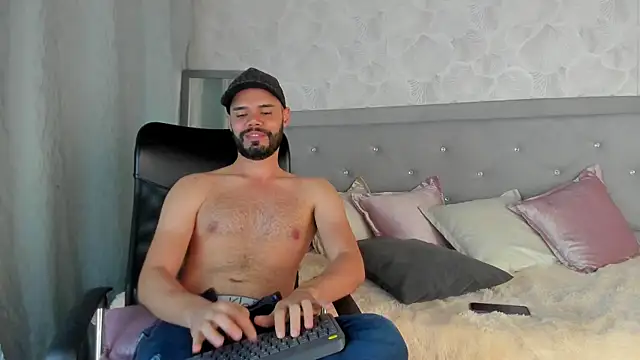 Luke Diaz7 online show from 03.06.25