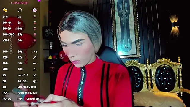 Snapshot of emelly_horny_ chatting on 02.19.25 emelly horny online show from 02.19.25