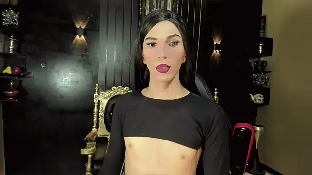 Snapshot of emelly_horny_ chatting on 02.21.25 emelly horny online show from 02.21.25